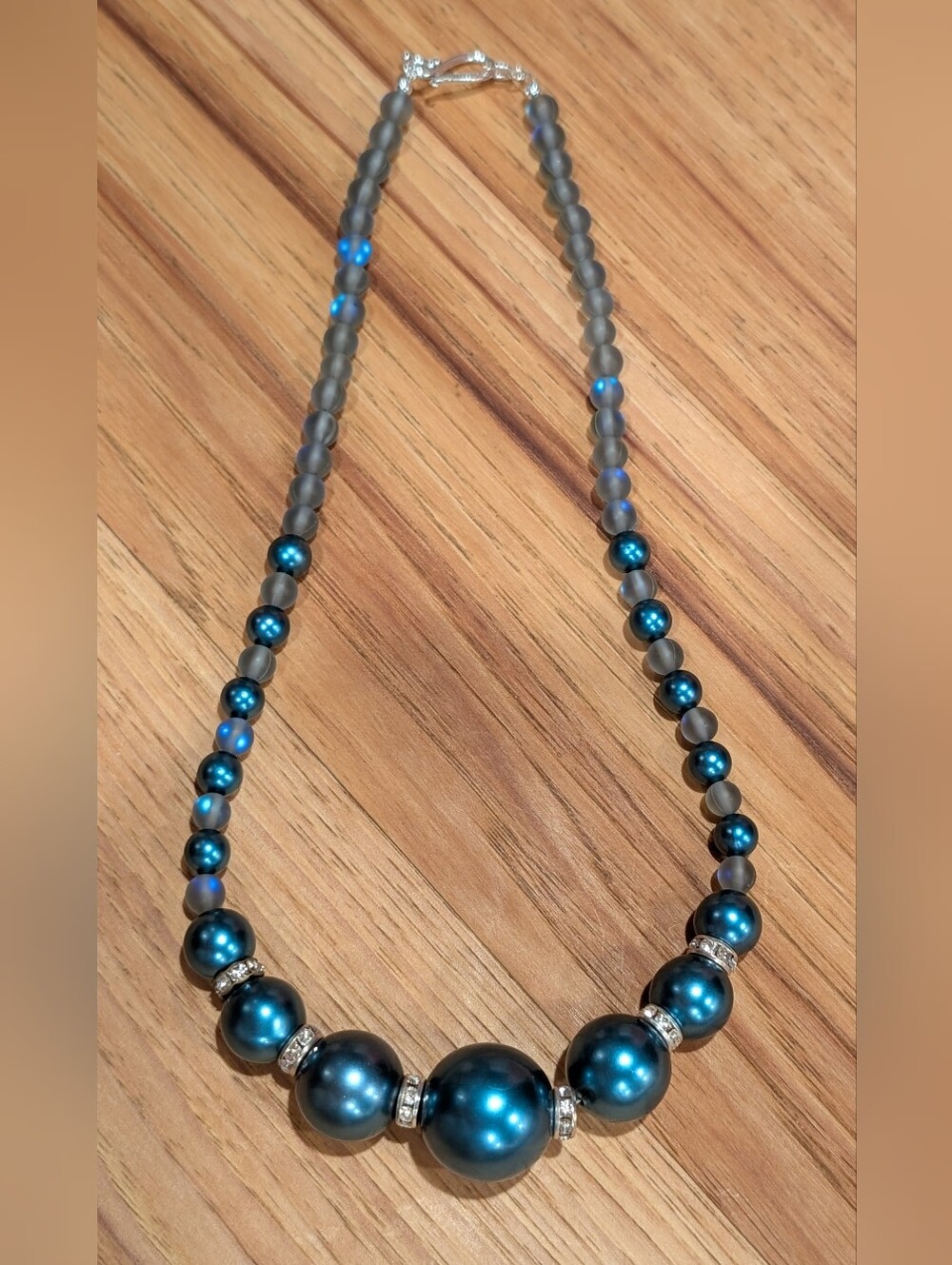 Women's Teal Pearl And Iridescent Glass Beaded Necklace